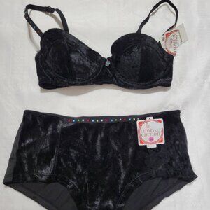 FLIRTITUDE 32B or 32A Le Velvet Bra 2337 Choice Size 5 Glam Panty NWT Black